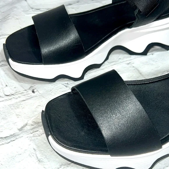 Sorel Kinetic Y-Strap Black Sandals - Women’s Size 10 - Picture 14 of 16